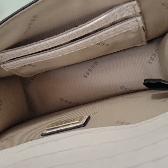 Guess Crossbody Purse - Picture 8 of 9